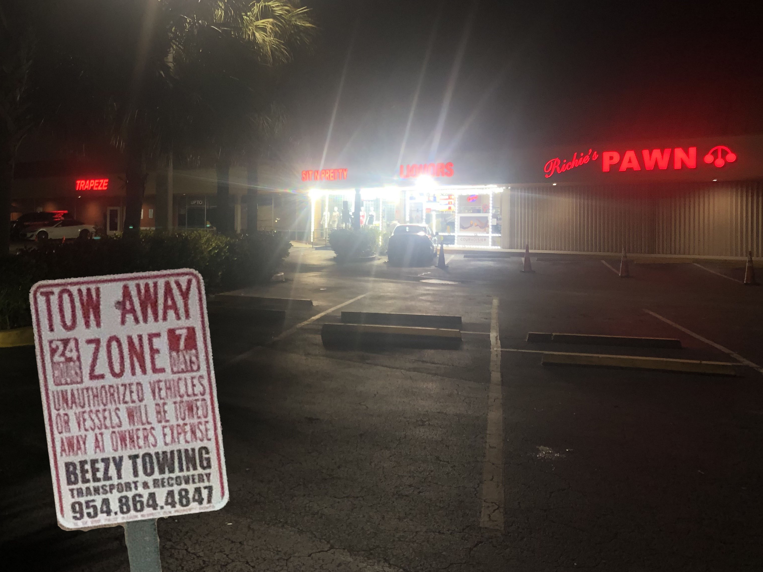 Trapeze Ft Lauderdale strip mall towing